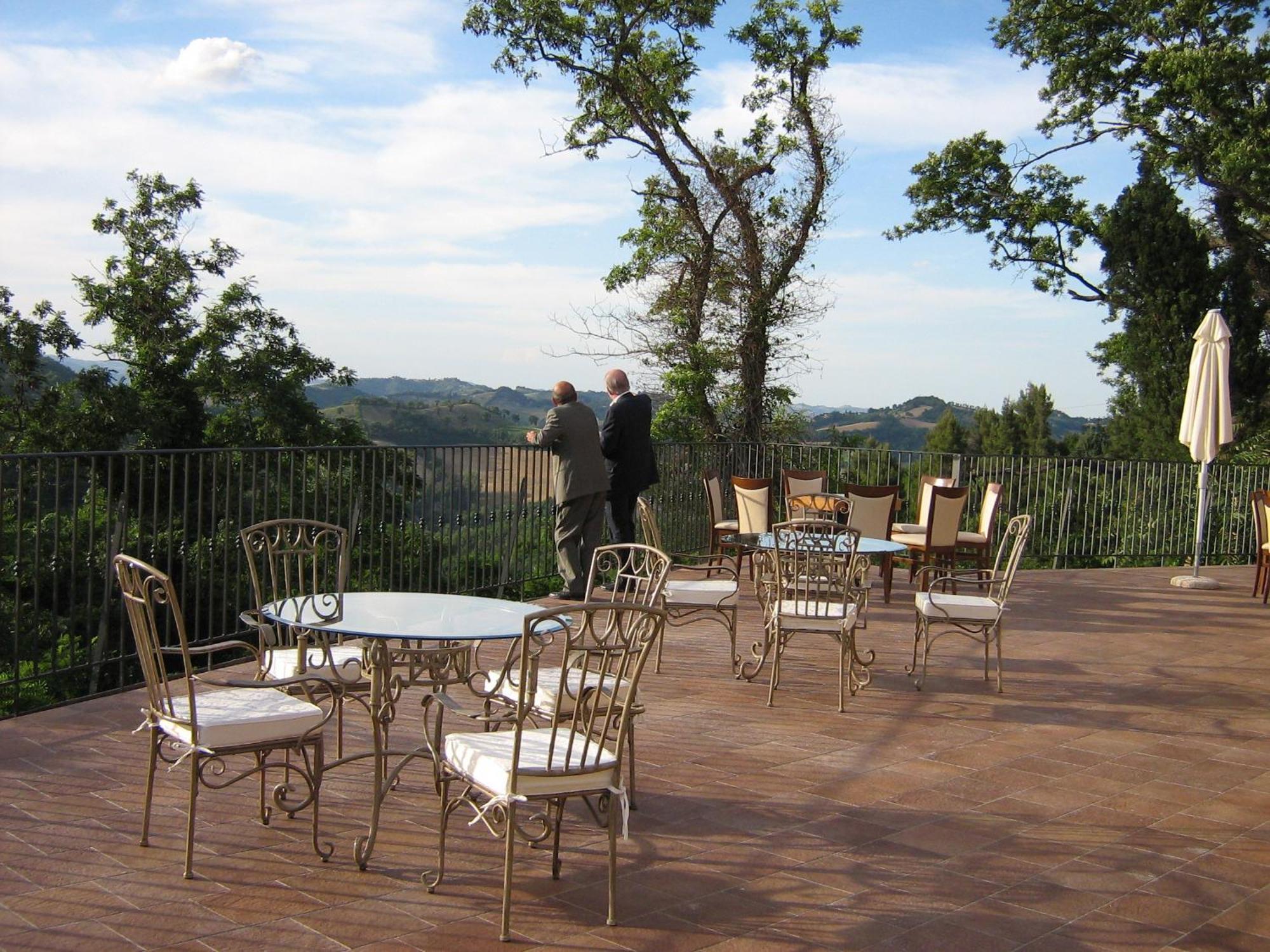 Colleverde Country House & Spa Urbino Bagian luar foto