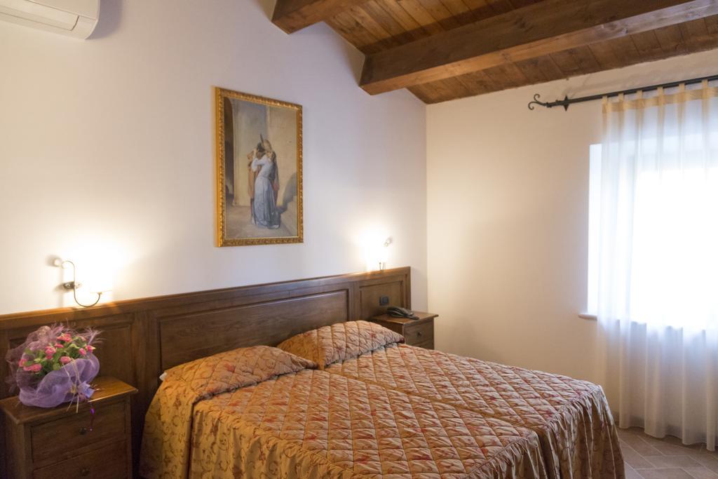 Colleverde Country House & Spa Urbino Bagian luar foto